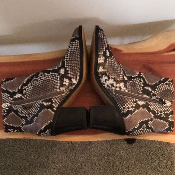 NEW 14TH & UNION Braxton snakeskin booties - Picture 5 of 7